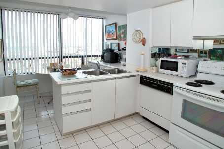 PH-204 - 7440 Bathurst St, Condo with 2 bedrooms, 2 bathrooms and 1 parking in Thornhill ON | Image 3