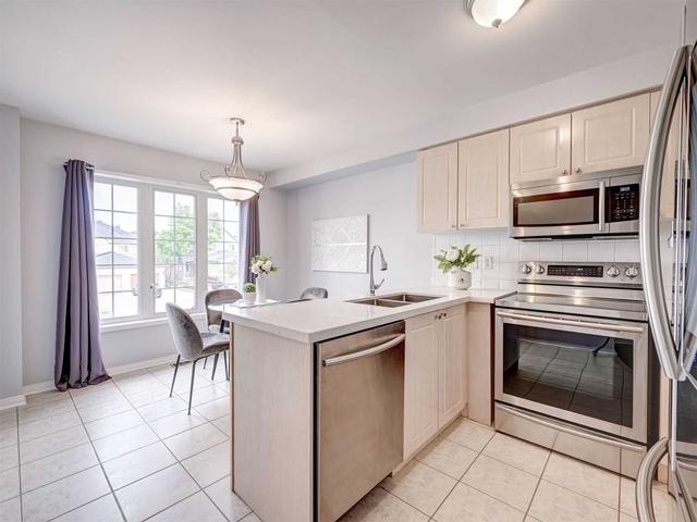 884 Scollard Crt, Townhouse with 3 bedrooms, 2 bathrooms and 2 parking in Mississauga ON | Image 36