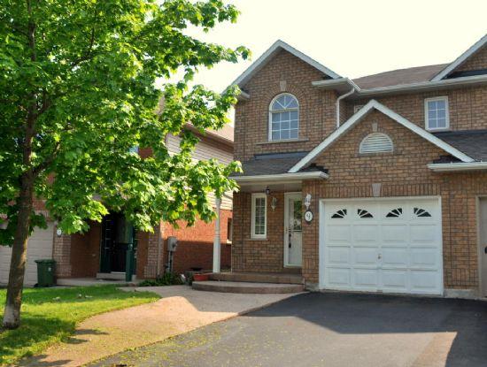 9 Harnesworth Cres, House semidetached with 4 bedrooms, 4 bathrooms and null parking in Hamilton ON | Image 1