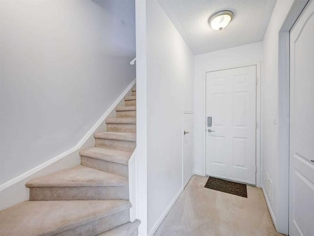 884 Scollard Crt, Townhouse with 3 bedrooms, 2 bathrooms and 2 parking in Mississauga ON | Image 26