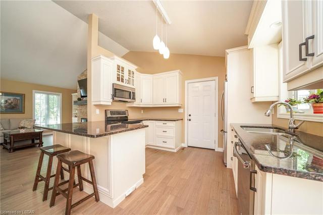 8850 Timberwood Trail, House detached with 3 bedrooms, 3 bathrooms and 10 parking in Grand Bend ON | Image 10