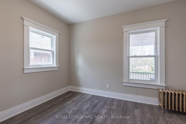 MAIN - 238 W Main St, House detached with 3 bedrooms, 1 bathrooms and 1 parking in Welland ON | Image 5