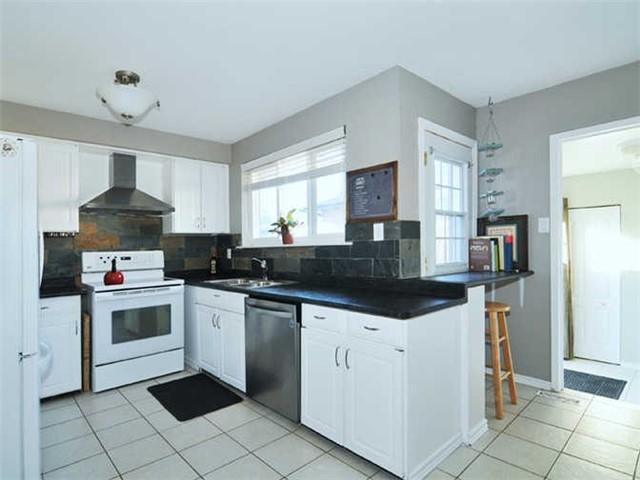 885 Vicki Dr, House detached with 3 bedrooms, 2 bathrooms and 2 parking in Pickering ON | Image 9