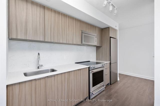 2204 - 30 Samuel Wood Wy, Condo with 1 bedrooms, 1 bathrooms and 1 parking in Toronto ON | Image 4