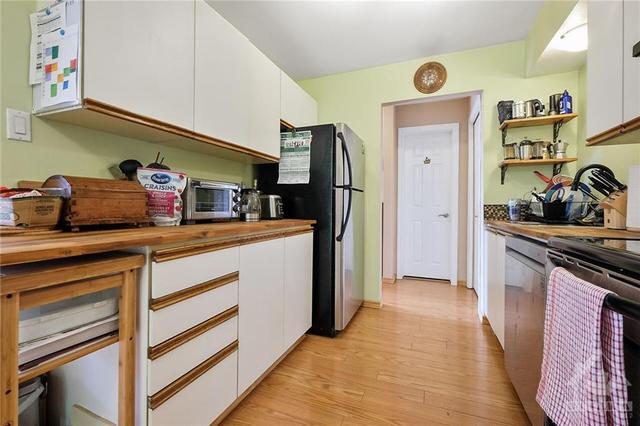 H - 20 Hart Ave, House attached with 2 bedrooms, 2 bathrooms and 1 parking in Ottawa ON | Image 13