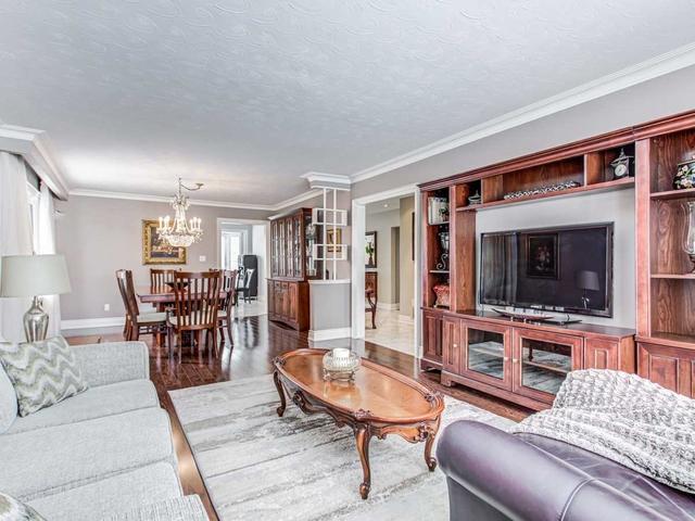 9 Krieger Cres, House detached with 4 bedrooms, 3 bathrooms and 5 parking in North York ON | Image 5