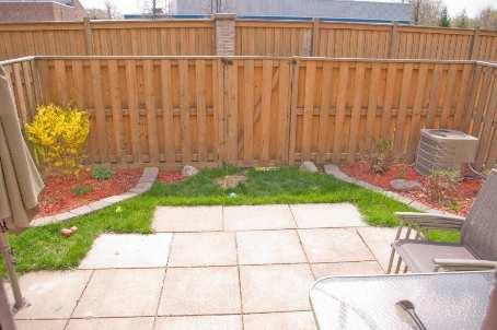 90 Ashton Cres, Townhouse with 3 bedrooms, 2 bathrooms and 2 parking in Brampton ON | Image 9