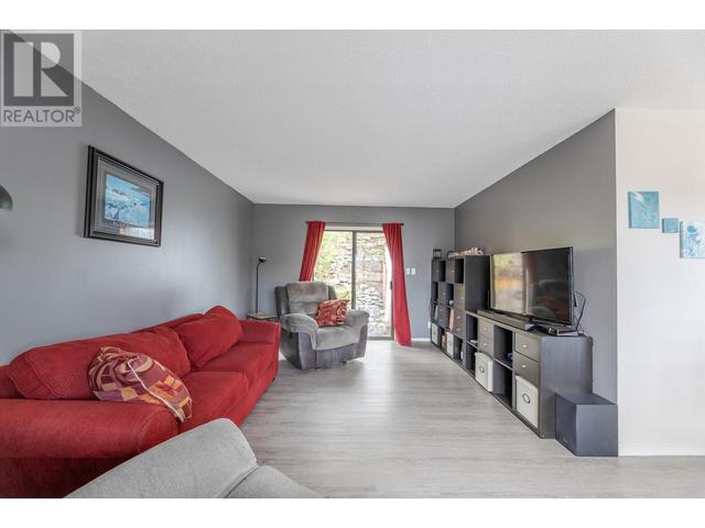 13606 Cartwright Ave, House detached with 3 bedrooms, 2 bathrooms and null parking in Summerland BC | Image 14