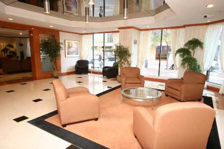 PH12 - 633 Bay St, Condo with 1 bedrooms, 1 bathrooms and 1 parking in Toronto ON | Image 2