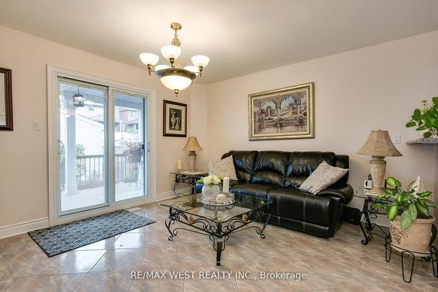 639 Caledonia Rd, House detached with 3 bedrooms, 3 bathrooms and 3 parking in York ON | Image 38