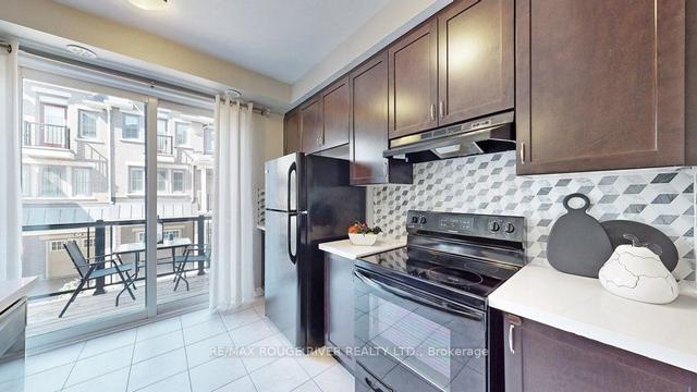 358 Arthur Bonner Ave, Townhouse with 2 bedrooms, 3 bathrooms and 2 parking in Markham ON | Image 2