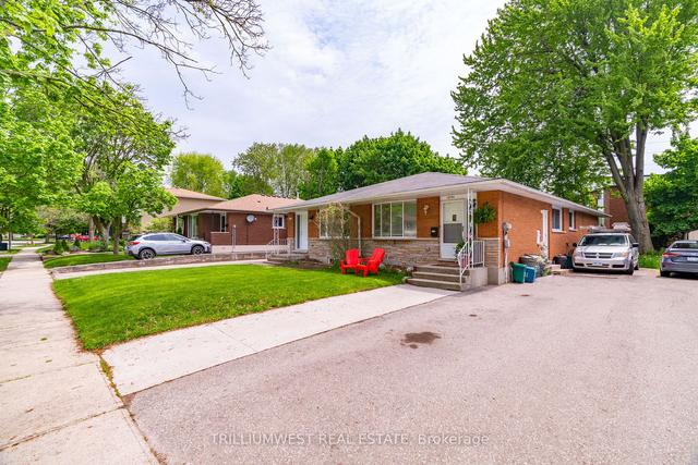 195 B Cedarvale Cres, House semidetached with 5 bedrooms, 2 bathrooms and 3 parking in Waterloo ON | Image 13