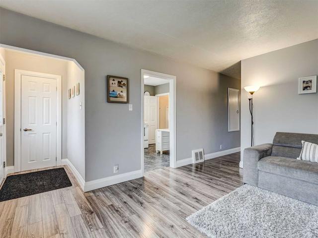 MAIN - 153 Codrington St, House detached with 3 bedrooms, 1 bathrooms and 2 parking in Barrie ON | Image 10