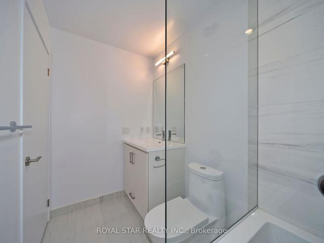 909 - 10 Honeycrisp Cres, Condo with 2 bedrooms, 2 bathrooms and 1 parking in Vaughan ON | Image 6