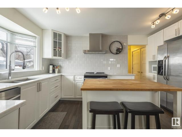 8819 143 St Nw, House detached with 4 bedrooms, 2 bathrooms and 4 parking in Edmonton AB | Image 1