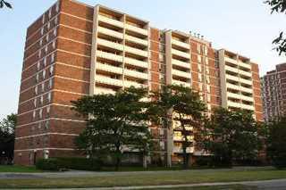 909 - 3120 Kirwin Ave, Condo with 2 bedrooms, 1 bathrooms and 1 parking in Mississauga ON | Image 1