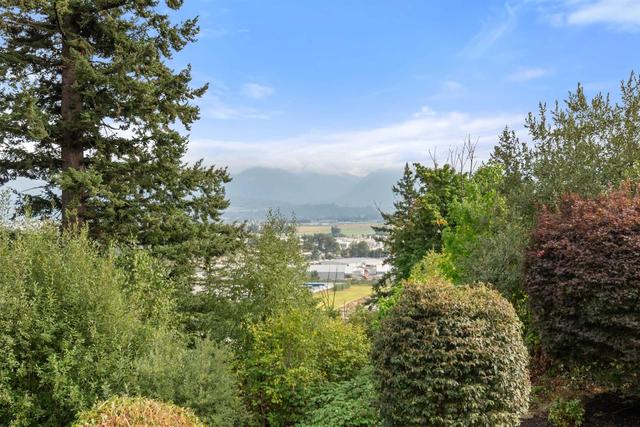 22 - 8590 Sunrise Dr, House attached with 4 bedrooms, 3 bathrooms and null parking in Chilliwack BC | Image 13