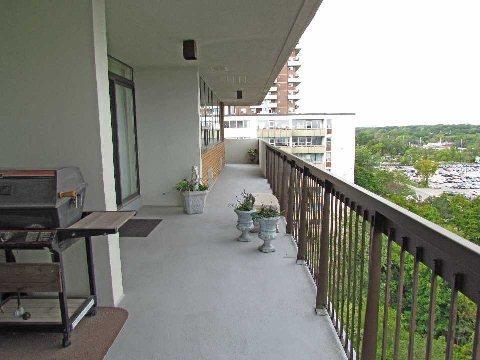 PH-1 - 66 High St E, Condo with 3 bedrooms, 3 bathrooms and 1 parking in Mississauga ON | Image 14