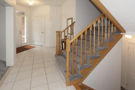 9 Inverary Crt, House detached with 3 bedrooms, 3 bathrooms and 4 parking in Whitby ON | Image 2