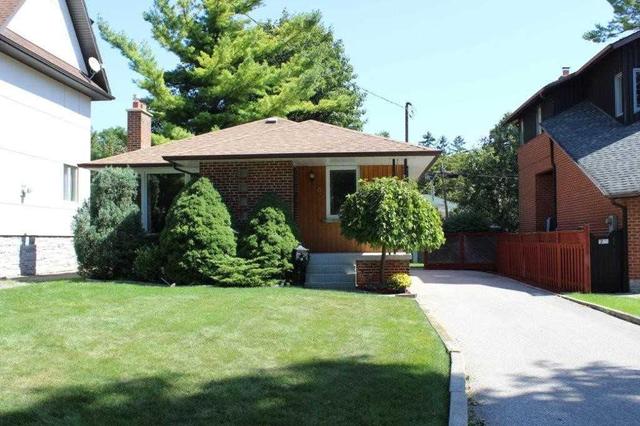 9 Hillcroft Dr, House detached with 3 bedrooms, 2 bathrooms and 4 parking in Etobicoke ON | Image 1