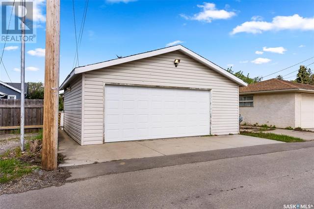 2215 Broder St, House detached with 2 bedrooms, 1 bathrooms and null parking in Regina SK | Image 20