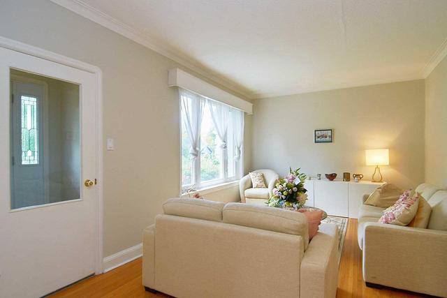 MAIN - 138 Johnston Ave, House detached with 3 bedrooms, 1 bathrooms and 2 parking in North York ON | Image 3