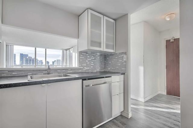 PH201 - 5765 Yonge St, Condo with 1 bedrooms, 1 bathrooms and 2 parking in North York ON | Image 2