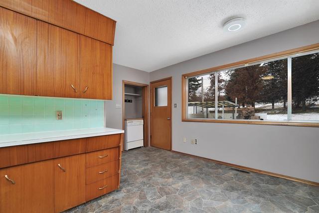 5307 48 Ave, House detached with 3 bedrooms, 2 bathrooms and 4 parking in Sylvan Lake AB | Image 9
