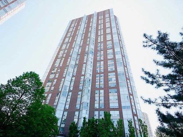 909 - 5 Concorde Pl, Condo with 1 bedrooms, 1 bathrooms and 1 parking in North York ON | Image 1