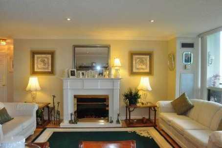 PH1503 - 8501 Bayview Ave, Condo with 3 bedrooms, 2 bathrooms and 3 parking in Richmond Hill ON | Image 4