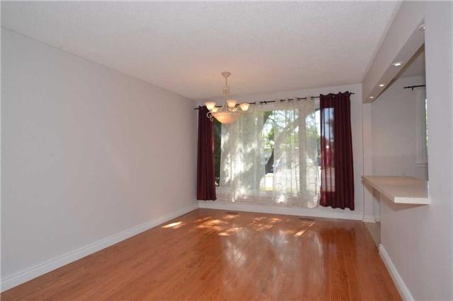 MAIN - 259 Taylor Mills Dr N, House semidetached with 3 bedrooms, 1 bathrooms and 2 parking in Richmond Hill ON | Image 2