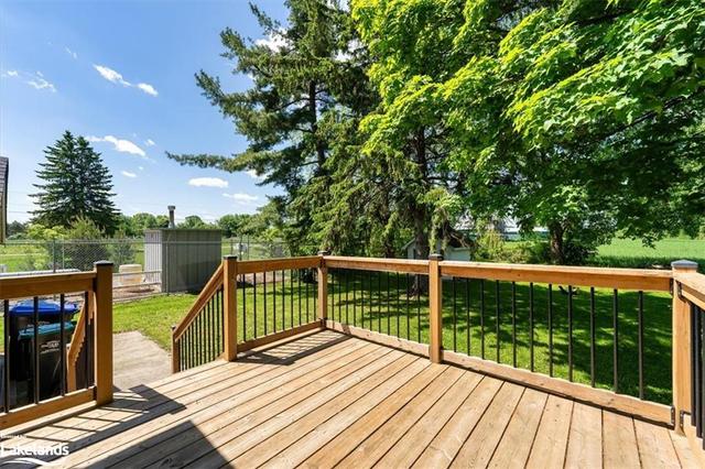 7613 Highway 26, House detached with 3 bedrooms, 2 bathrooms and 9 parking in Stayner ON | Image 2