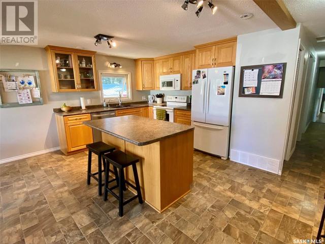104 3rd St E, House detached with 4 bedrooms, 2 bathrooms and null parking in Choiceland SK | Image 6