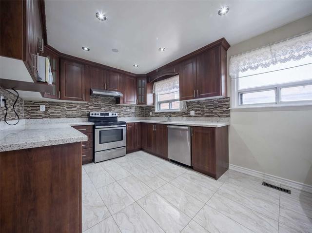 MAIN - 4129 Brandon Gate Dr, House detached with 3 bedrooms, 1 bathrooms and 1 parking in Mississauga ON | Image 13