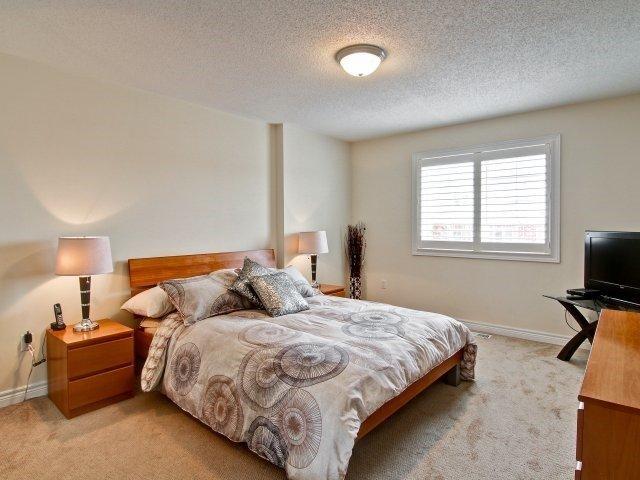 885 Taggart Cres, House detached with 4 bedrooms, 3 bathrooms and 2 parking in Oshawa ON | Image 12