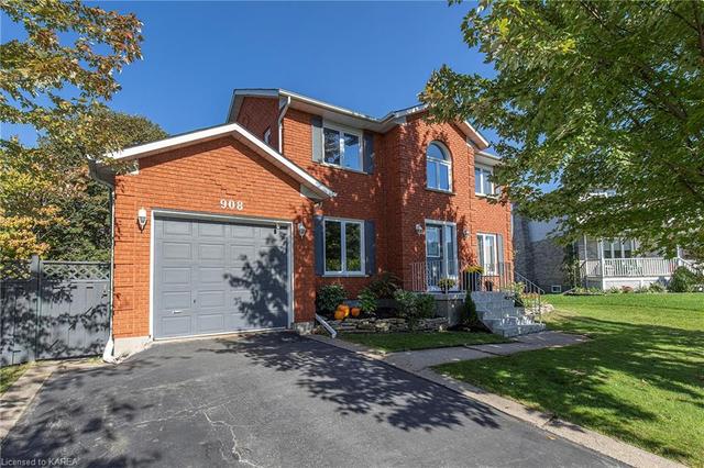 908 Plainview Pl, House detached with 3 bedrooms, 2 bathrooms and 5 parking in Kingston ON | Image 1