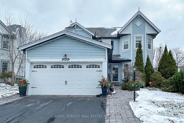 909 Kingsley Crt, House detached with 4 bedrooms, 4 bathrooms and 4 parking in Oshawa ON | Image 1