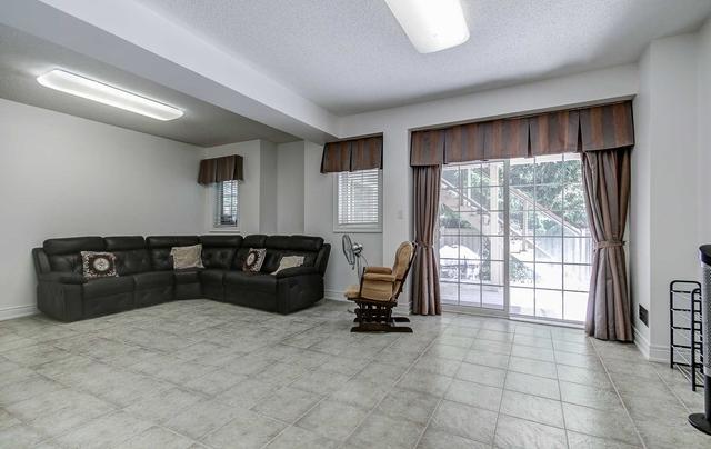 9 Haywood Dr, House detached with 3 bedrooms, 4 bathrooms and 5 parking in Brampton ON | Image 21