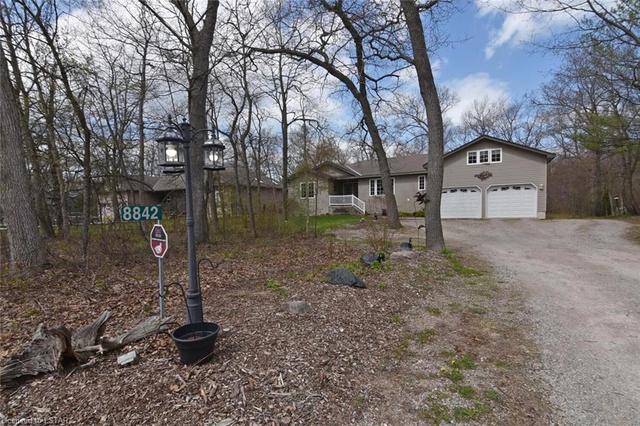 8842 Timberwood Trail, House detached with 4 bedrooms, 3 bathrooms and 12 parking in Grand Bend ON | Image 1