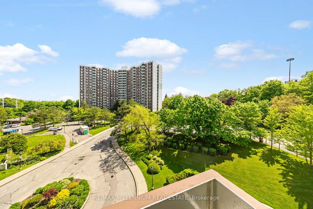 805 - 10 Edgecliff Golfway, Condo with 3 bedrooms, 1 bathrooms and 1 parking in Toronto ON | Image 18