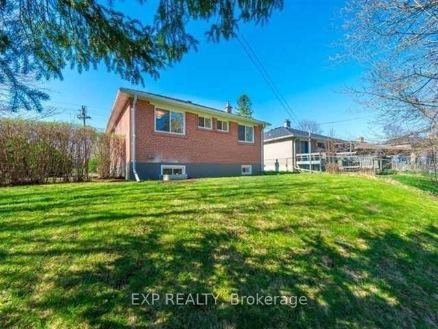 MAIN - 112 Murray Dr, House detached with 4 bedrooms, 2 bathrooms and 2 parking in Aurora ON | Image 4