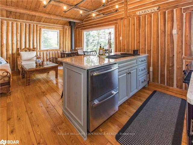 337 Deer Run Rd, House detached with 2 bedrooms, 1 bathrooms and 21 parking in Magnetawan ON | Image 3