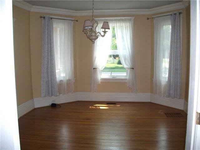 MAIN - 125 Burton Ave, House other with 2 bedrooms, 1 bathrooms and 1 parking in Barrie ON | Image 3