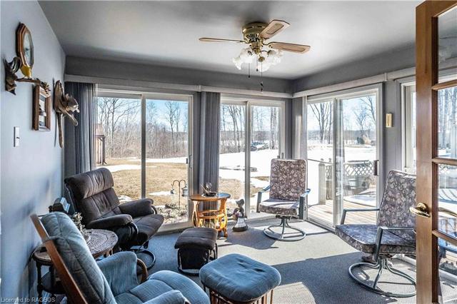 90 Carson Lake Cres, House detached with 3 bedrooms, 1 bathrooms and null parking in Sauble Beach ON | Image 11