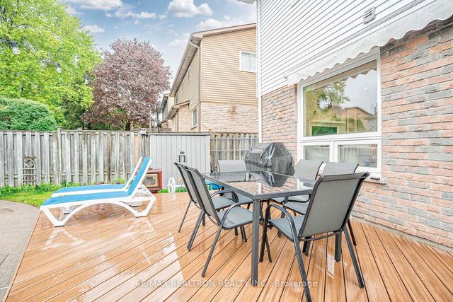 4 Manning Cres, House detached with 3 bedrooms, 4 bathrooms and 7 parking in Newmarket ON | Image 30