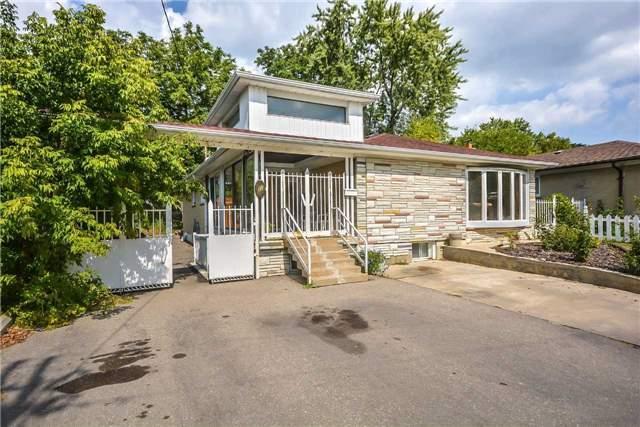 MAIN - 18 Lamberton Blvd, House detached with 4 bedrooms, 1 bathrooms and 2 parking in North York ON | Image 2