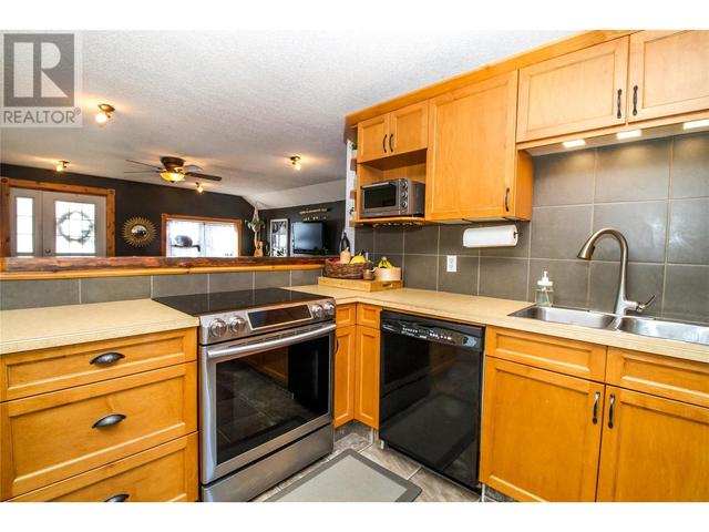 1408 Third St W, House detached with 2 bedrooms, 1 bathrooms and 1 parking in Revelstoke BC | Image 9