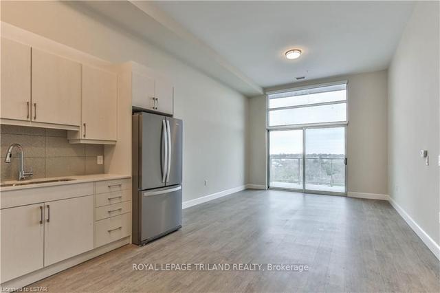709 - 1600 Hyde Park Rd, Condo with 3 bedrooms, 1 bathrooms and 0 parking in London ON | Image 3