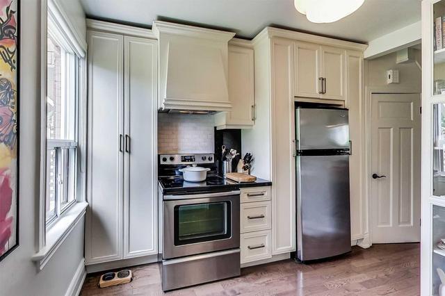 MAIN - 28 Day Ave, House semidetached with 3 bedrooms, 1 bathrooms and 2 parking in Toronto ON | Image 8