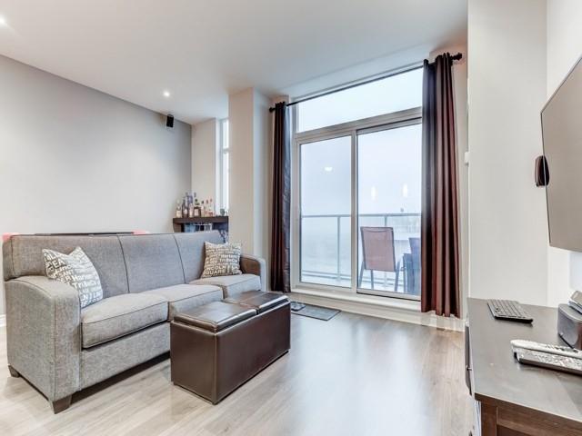 PH-04 - 50 Town Centre Crt, Condo with 1 bedrooms, 1 bathrooms and 1 parking in Scarborough ON | Image 4